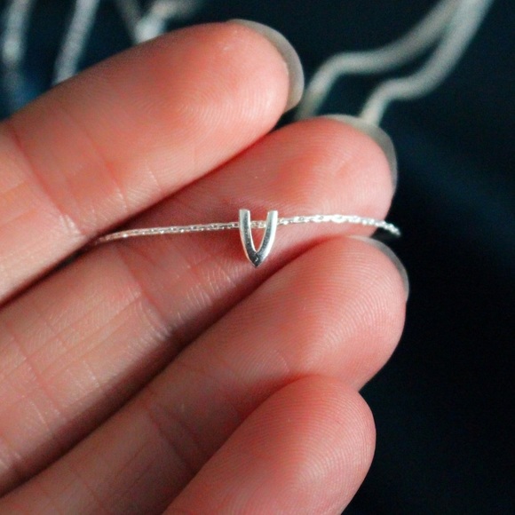 ‘T’ initial necklace - Picture 3 of 6